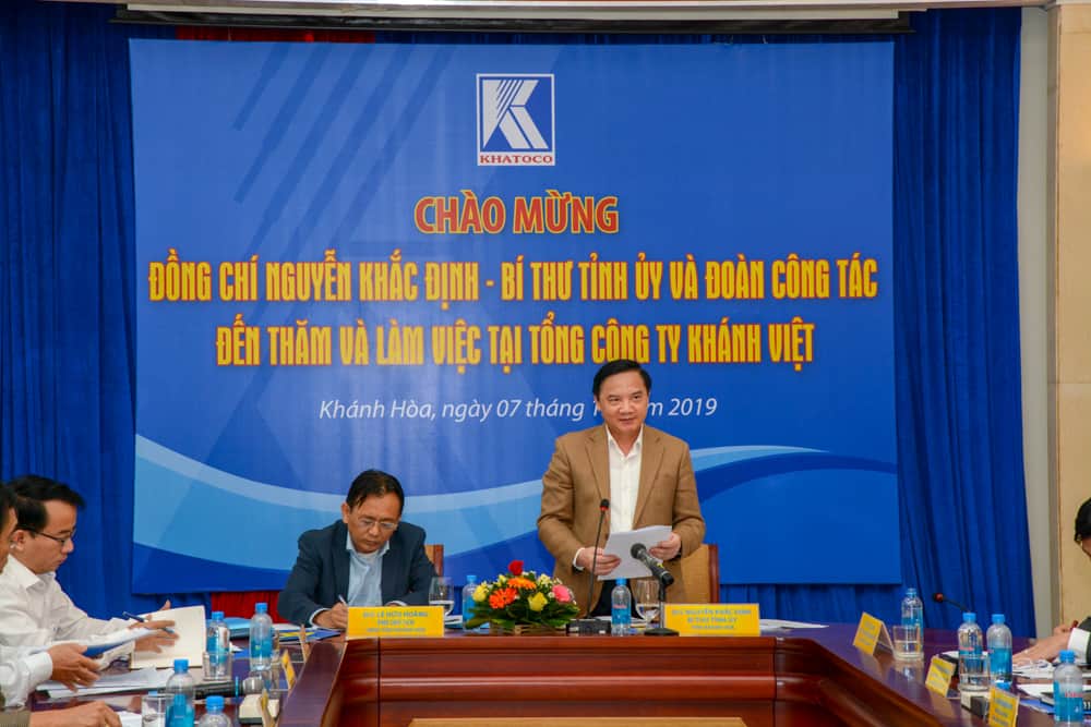 Mr. Nguyen Khac Dinh, secretary of Khanh Hoa Provincial Party Committee ...