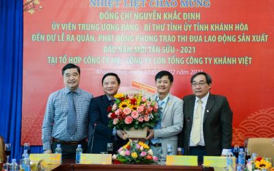 Mr. Nguyen Khac Dinh, the secretary of Khanh Hoa Provincial Party Committee, attends the ceremony to launch the working emulation movement at Khatoco