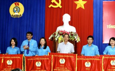 The Trade Union of Khanh Viet Corporation is awarded the emulation flag “Excellent unit of Branch No. 1 of Khanh Hoa Trade Union in 2020”