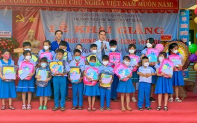 Offering 820 gifts to needy students on the occasion of beginning the 2022-2023 new school year according to the program “Help Children Go to School”